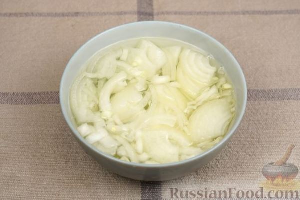 Овощной салат с сыром и беконом