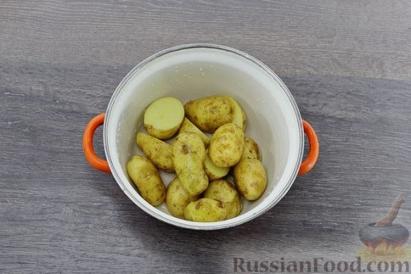 Молодая картошка в сметанно-луковом соусе