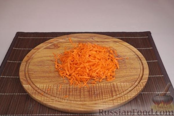 Салат из краснокочанной капусты с морковью и оливками