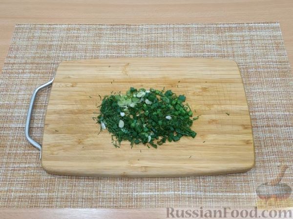 Салат из свёклы с солёными помидорами и луком