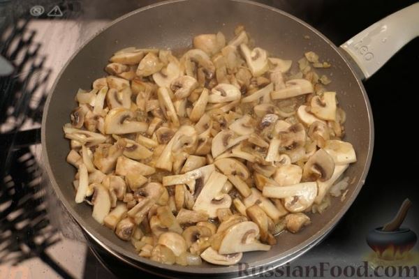 Картошка с грибами и сметаной, запечённая в рукаве