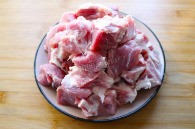 Мясо свинины в казане на костре