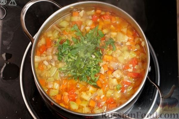 Овощной суп с грибами и чечевицей