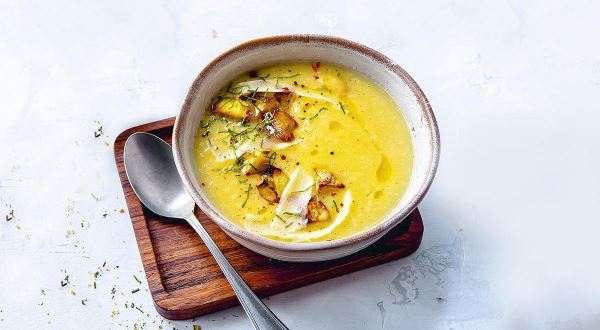Сырный суп с картофелем и жареным чесноком