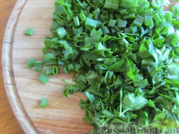 Салат с крапивой и зеленым луком