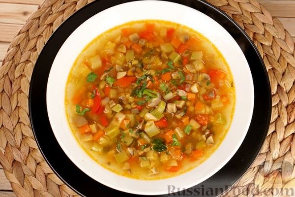 Овощной суп с грибами и чечевицей