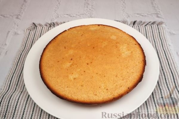 Пирог "Глазунья" со сливочно-творожным кремом и консервированными персиками